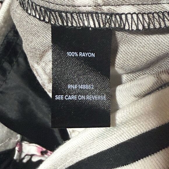 Torrid Black Pink Floral Bomber Jacket Full Zip Long Sleeve Women's Plus Size 3X - Picture 12 of 14